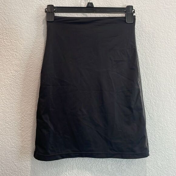 Assets by Spanx Black with Lace Detail Red Hot Half Slip Size Large - Picture 5 of 7